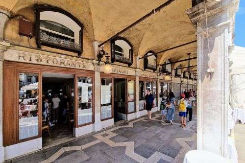 Caffè, una storia tutta veneziana lunga 400 anni 5 caffè a Venezia - Caffè Quadri