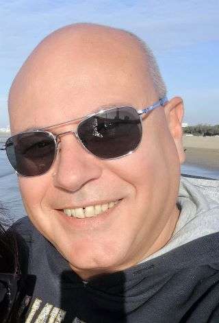 About 1 Alex Veneziano