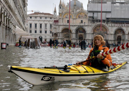 canoa in piazza