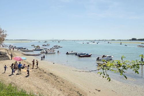 Isole Minori di Venezia: 12 mete alternative lontane dalla folla 16 Sant'Erasmo spiaggia del Bacan