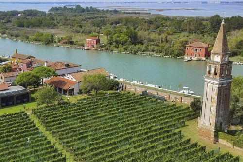 Burano, l'isola dei colori e dei merletti 13 isole minori di Venezia - Mazzorbo tenuta Venissa