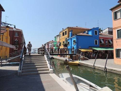 Burano, l'isola dei colori e dei merletti 7 isole minori di Venezia - Burano ponte 3 ponti