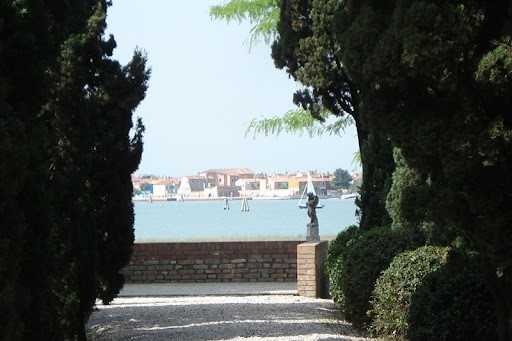 Isole Minori di Venezia: 12 mete alternative lontane dalla folla 14 San Francesco del Deserto - giardini