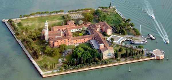 Isole Minori di Venezia: 12 mete alternative lontane dalla folla 34 San Lazzaro degli Armeni - isola
