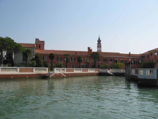 Isole Minori di Venezia: 12 mete alternative lontane dalla folla 35 San Lazzaro degli Armeni - approdo