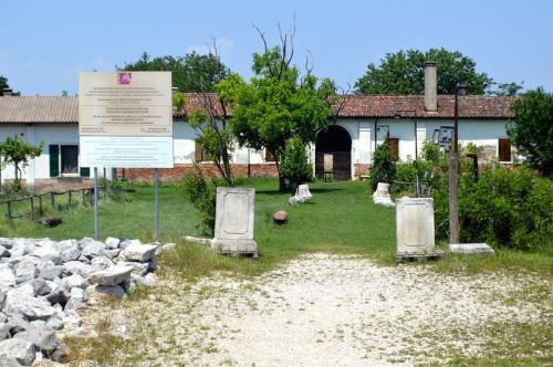 Isole Minori di Venezia: 12 mete alternative lontane dalla folla 20 Lazzaretto Nuovo - accesso