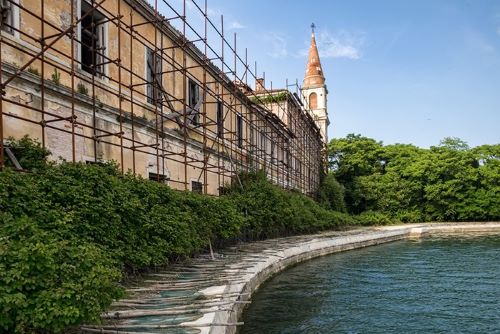 Poveglia - struttura pericolante del gerontocomio