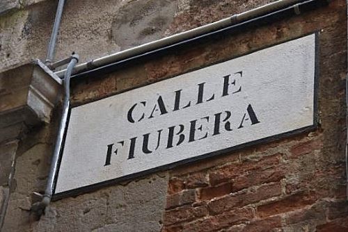 Nizioleti Veneziani, testimonianza affascinante di un tempo passato 14 calle fiubera 1