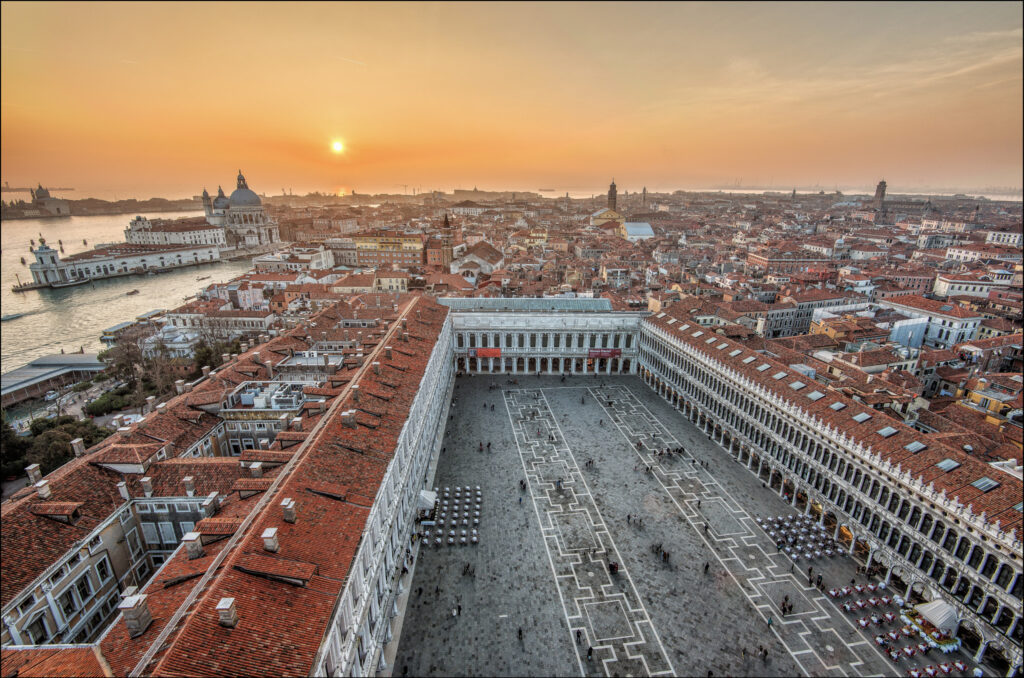 Campanile di San Marco: 1200 anni di storia straordinaria, curiosità e info utili per visitarlo 11 panorama dal campanile di san marco 2